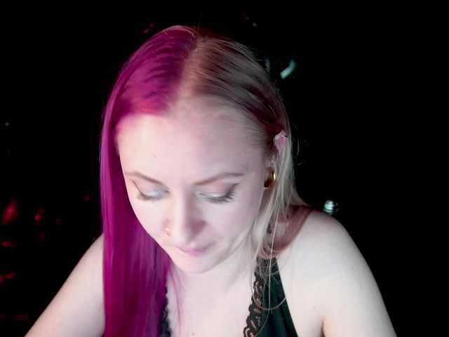 DramaQuenns's BongaCams show and profile