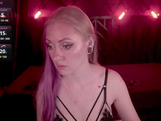DramaQuenns live cam on BongaCams