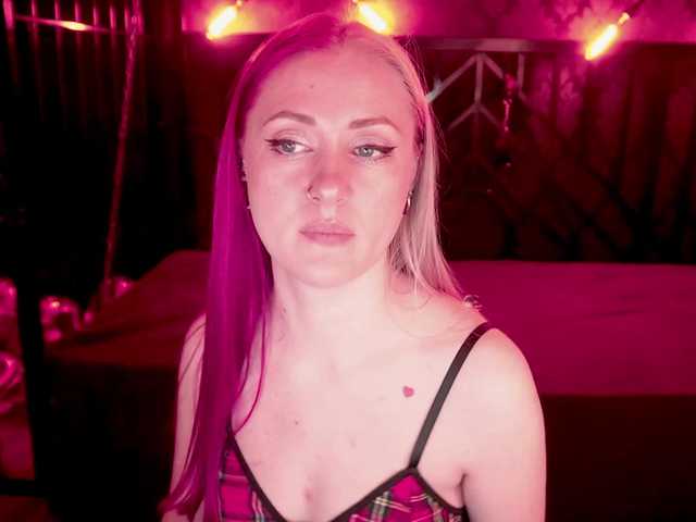 DramaQuenns's BongaCams show and profile