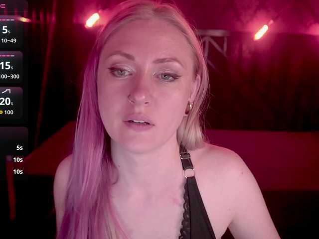 DramaQuenns live cam on BongaCams