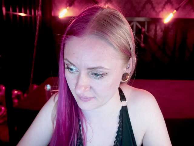 DramaQuenns's BongaCams show and profile