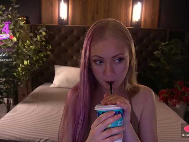 DramaQuenns live cam on BongaCams