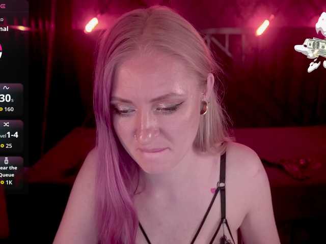 DramaQuenns live cam on BongaCams