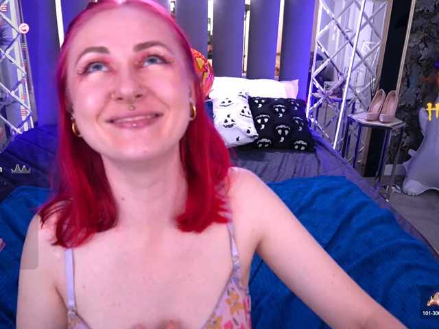 DramaQuenns live cam on BongaCams