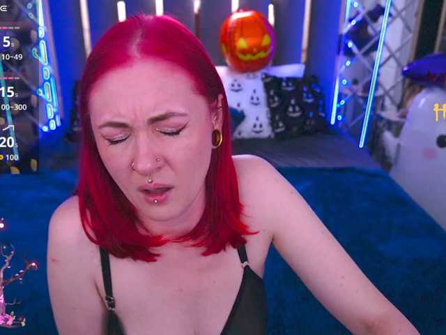 DramaQuenns live cam preview