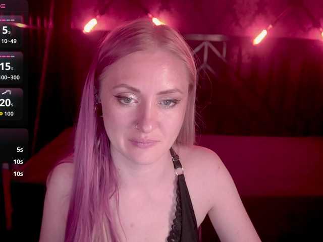 DramaQuenns live cam on BongaCams