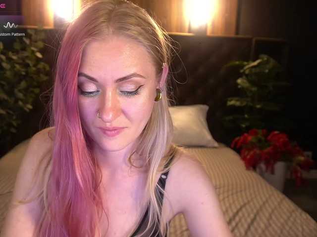 DramaQuenns live cam on BongaCams