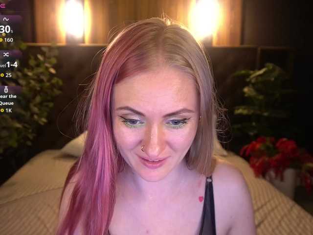 DramaQuenns live webcam show