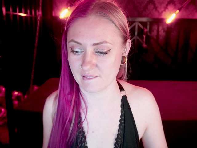 DramaQuenns's BongaCams show and profile