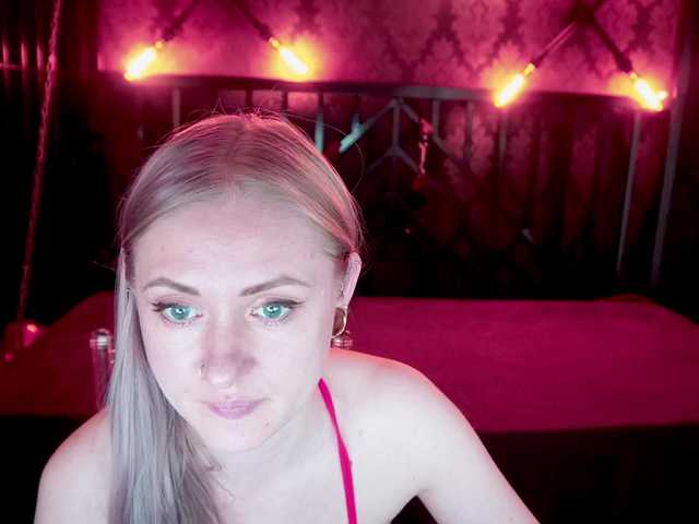 DramaQuenns's BongaCams show and profile