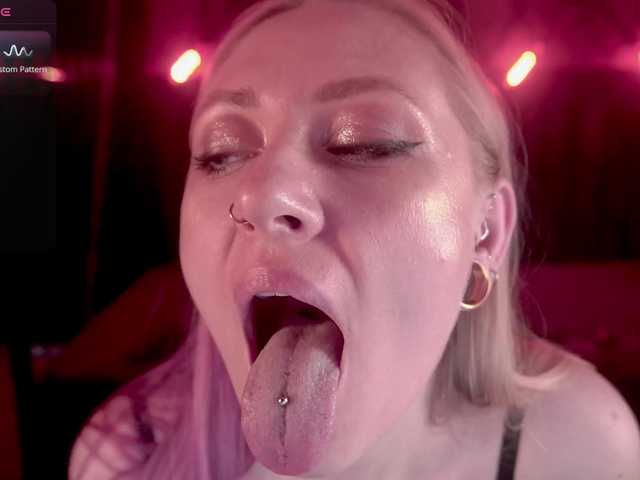 DramaQuenns live cam on BongaCams