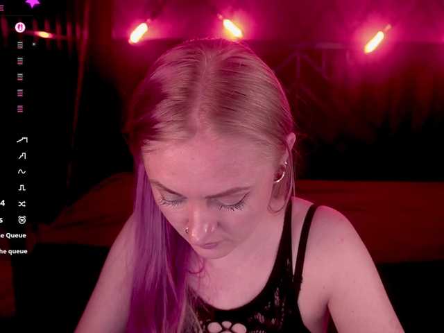 DramaQuenns live cam on BongaCams
