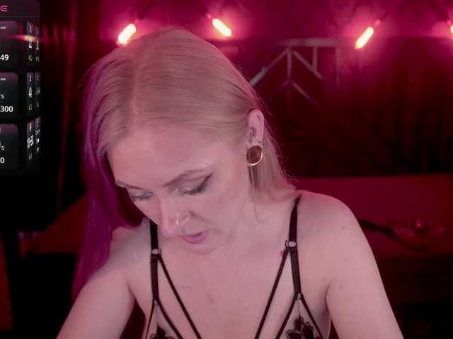 DramaQuenns live cam on BongaCams