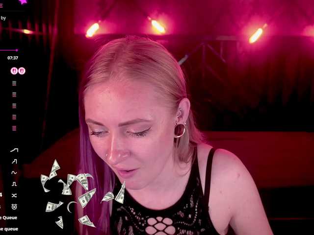 DramaQuenns live cam on BongaCams