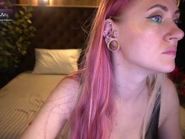 DramaQuenns live webcam show