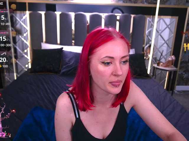 DramaQuenns live cam preview