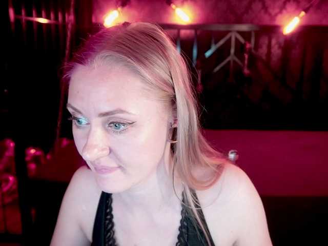 DramaQuenns's BongaCams show and profile