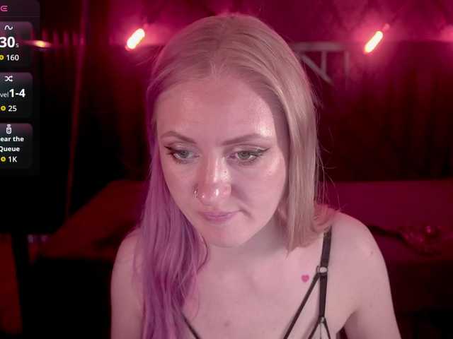 DramaQuenns live cam on BongaCams