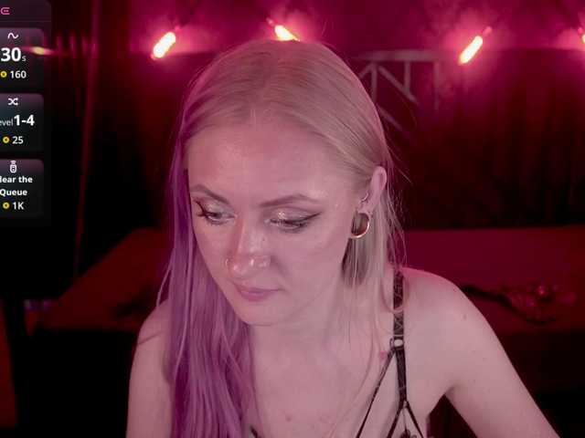 DramaQuenns live cam on BongaCams