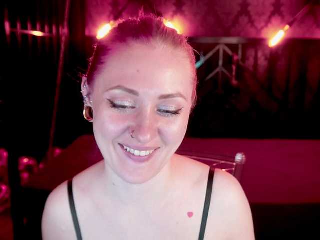 DramaQuenns's BongaCams show and profile