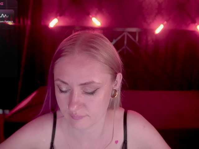 DramaQuenns live cam on BongaCams