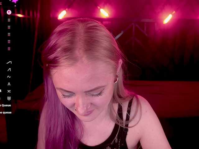 DramaQuenns live cam on BongaCams