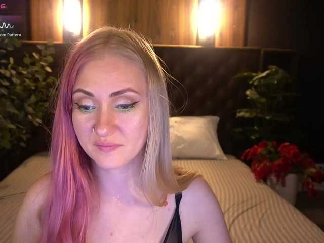 DramaQuenns live webcam show