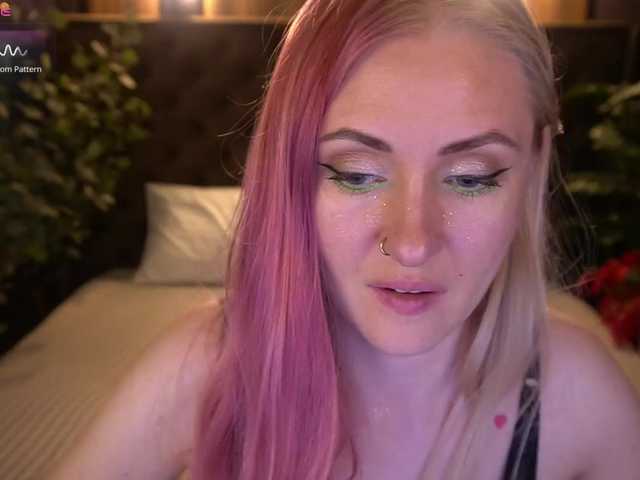 DramaQuenns live webcam show