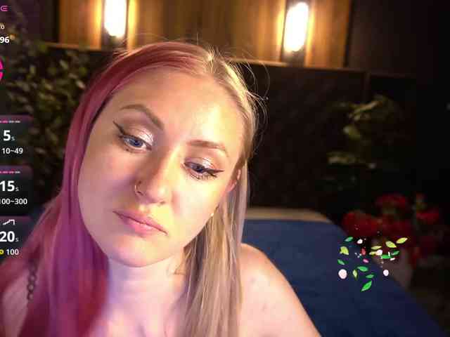 DramaQuenns webcam