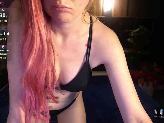 DramaQuenns webcam