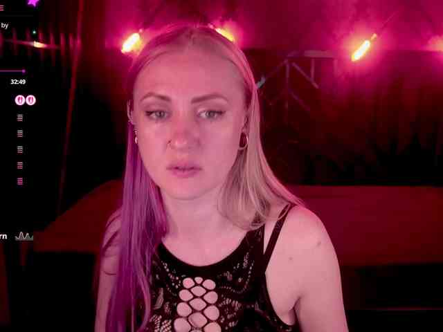 DramaQuenns webcam
