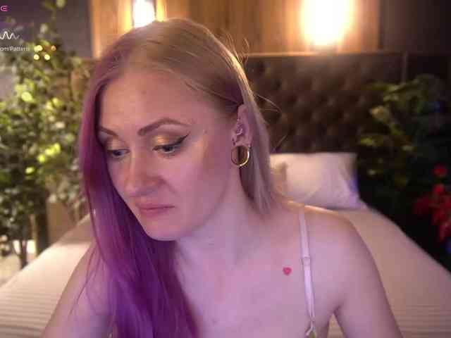 DramaQuenns webcam