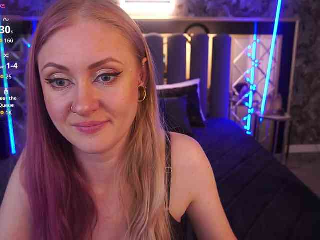 DramaQuenns webcam