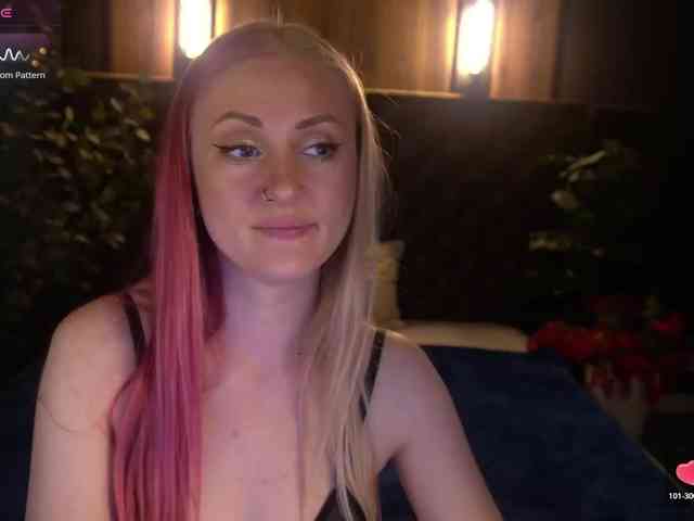 DramaQuenns webcam