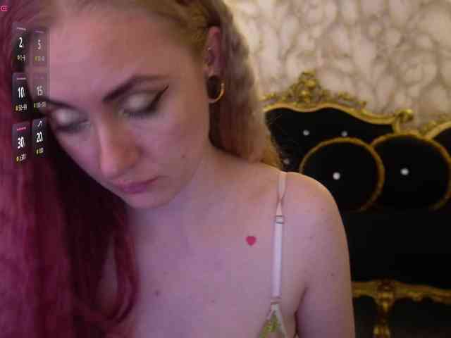 DramaQuenns webcam