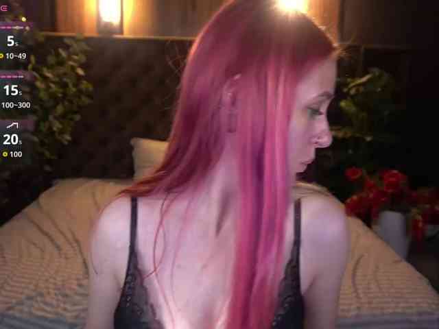 DramaQuenns webcam