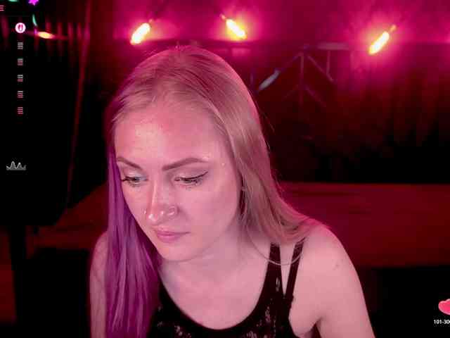 DramaQuenns webcam
