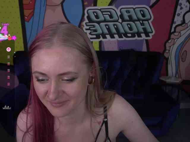 DramaQuenns webcam