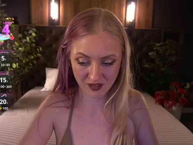 DramaQuenns webcam