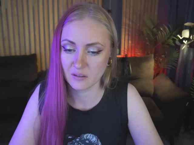 DramaQuenns Live Webcam on BongaCams