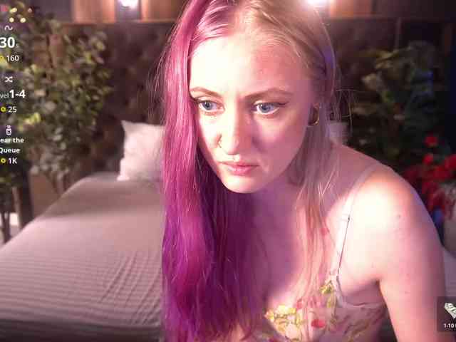 DramaQuenns webcam
