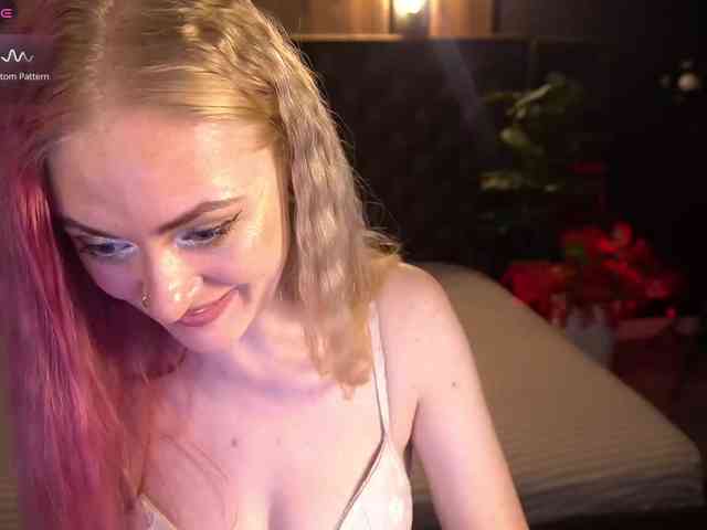 DramaQuenns webcam