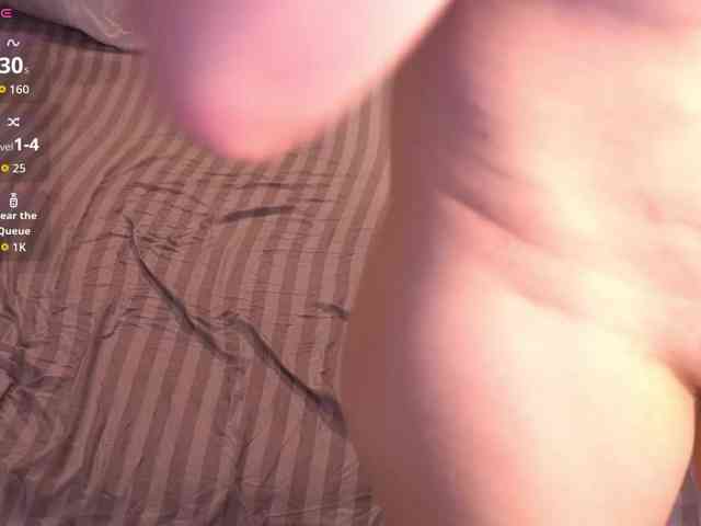 DramaQuenns webcam