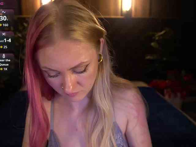 DramaQuenns webcam