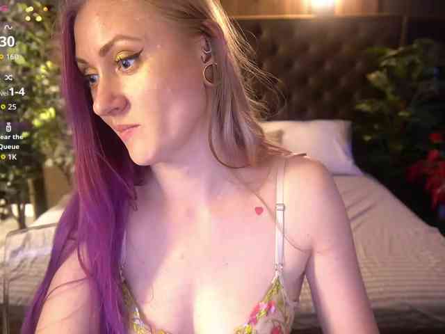 DramaQuenns webcam