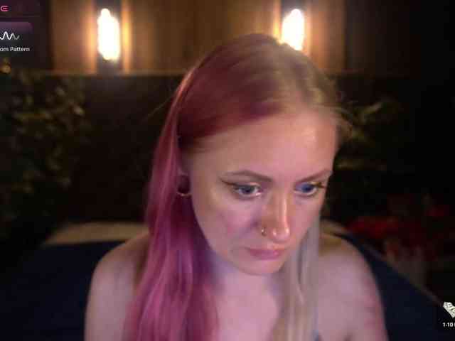 DramaQuenns webcam