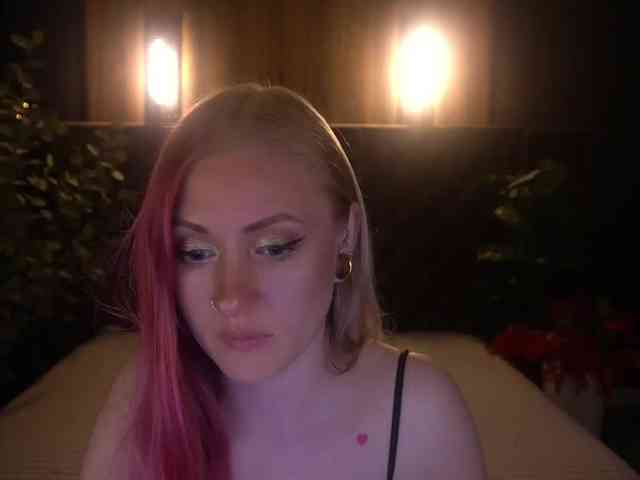 DramaQuenns webcam