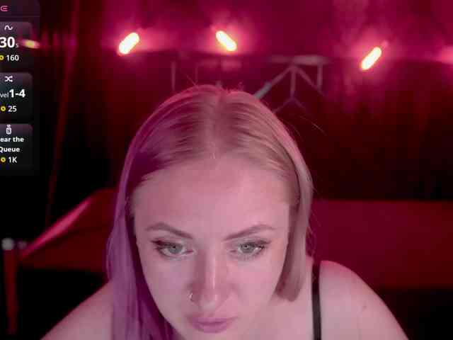 DramaQuenns webcam