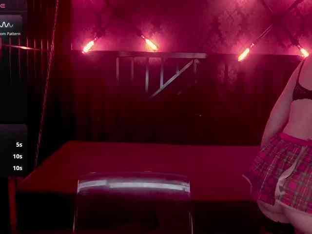 DramaQuenns webcam