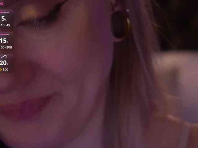 DramaQuenns webcam